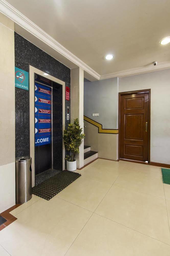Oyo 579 Hotel Aab Бангалор Экстерьер фото